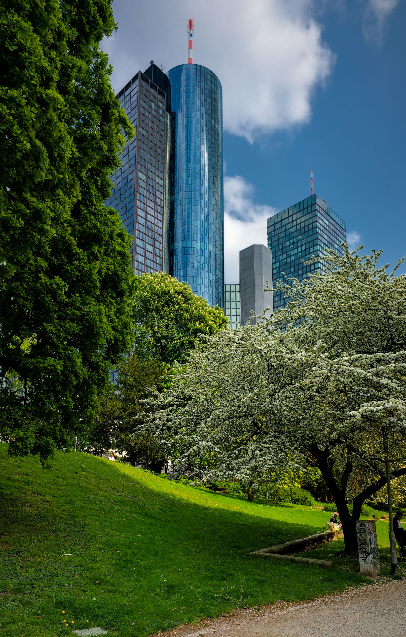Taunusanlage (Main Tower)