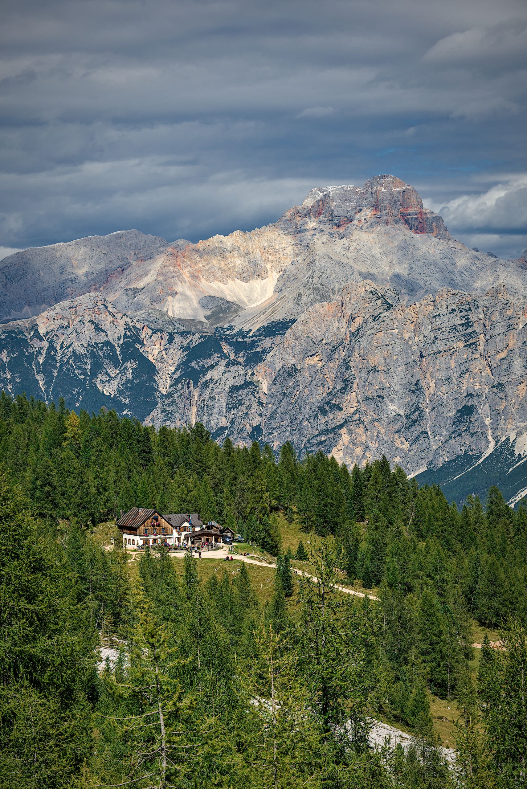 Rifugio Croda da Lago and Croda Rossa d'Ampezzo (Hohe Gaisl)