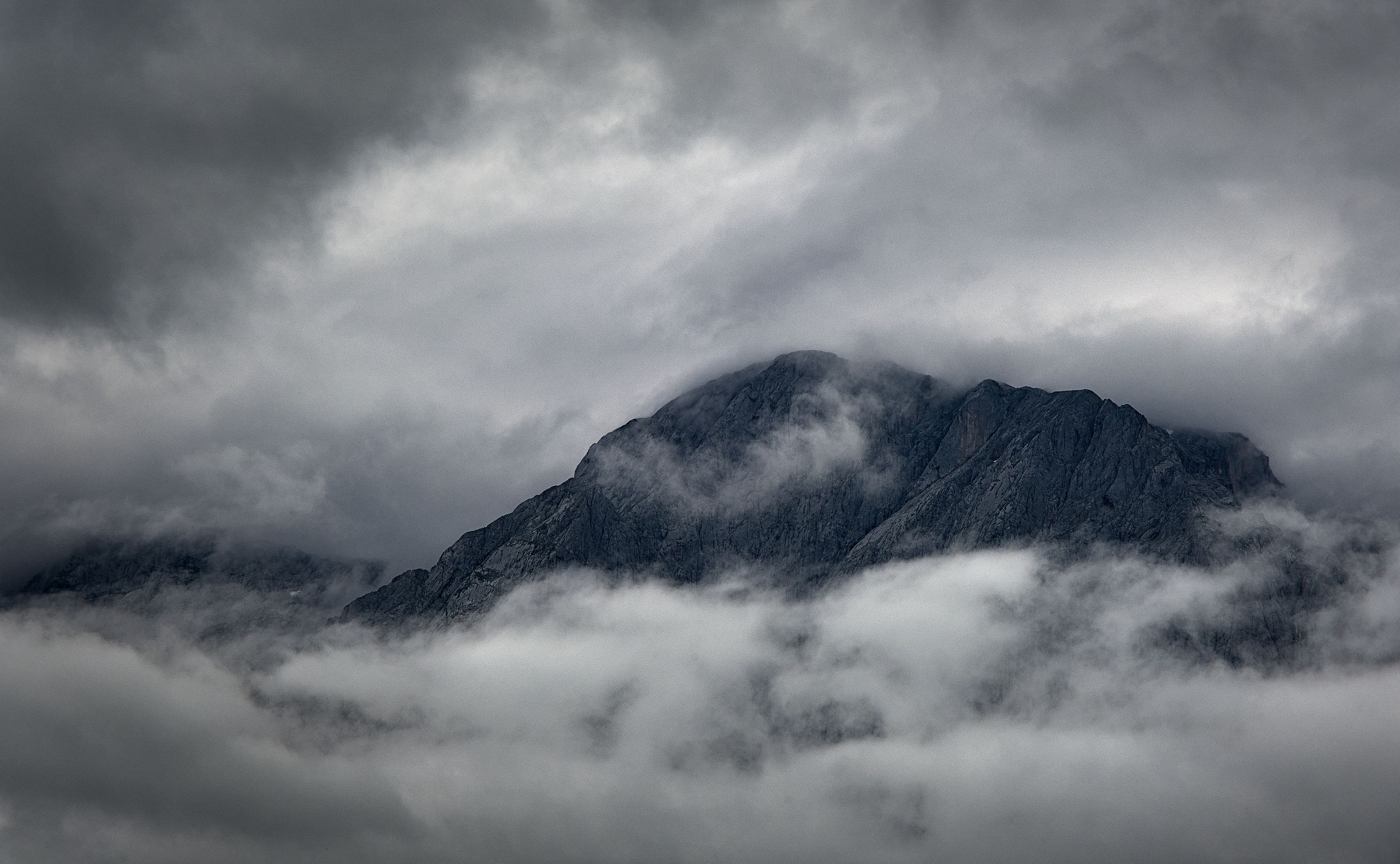 Großer Bratschenkopf Through the Clouds
