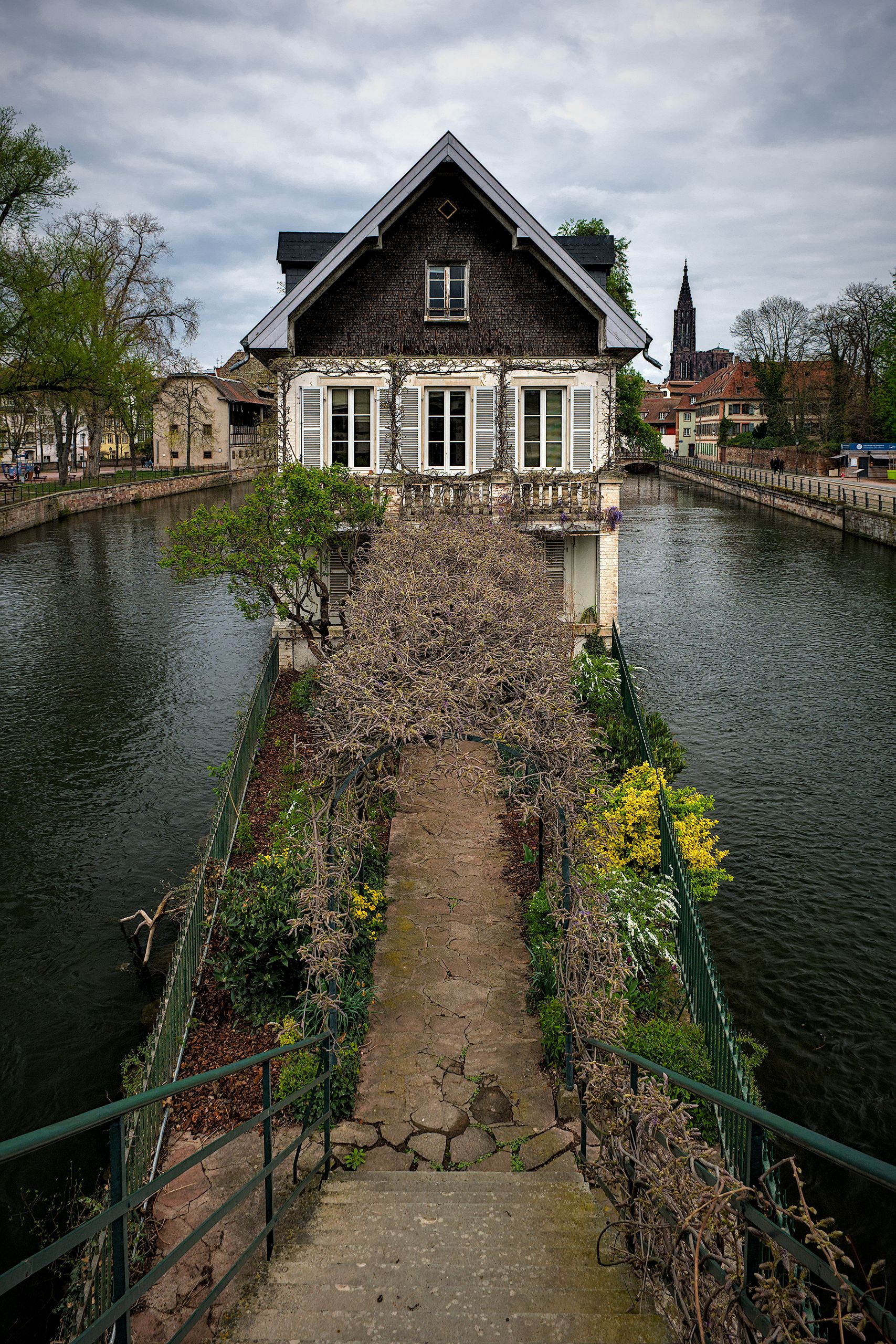 Between River Ill and Canal du Moulin Düntz