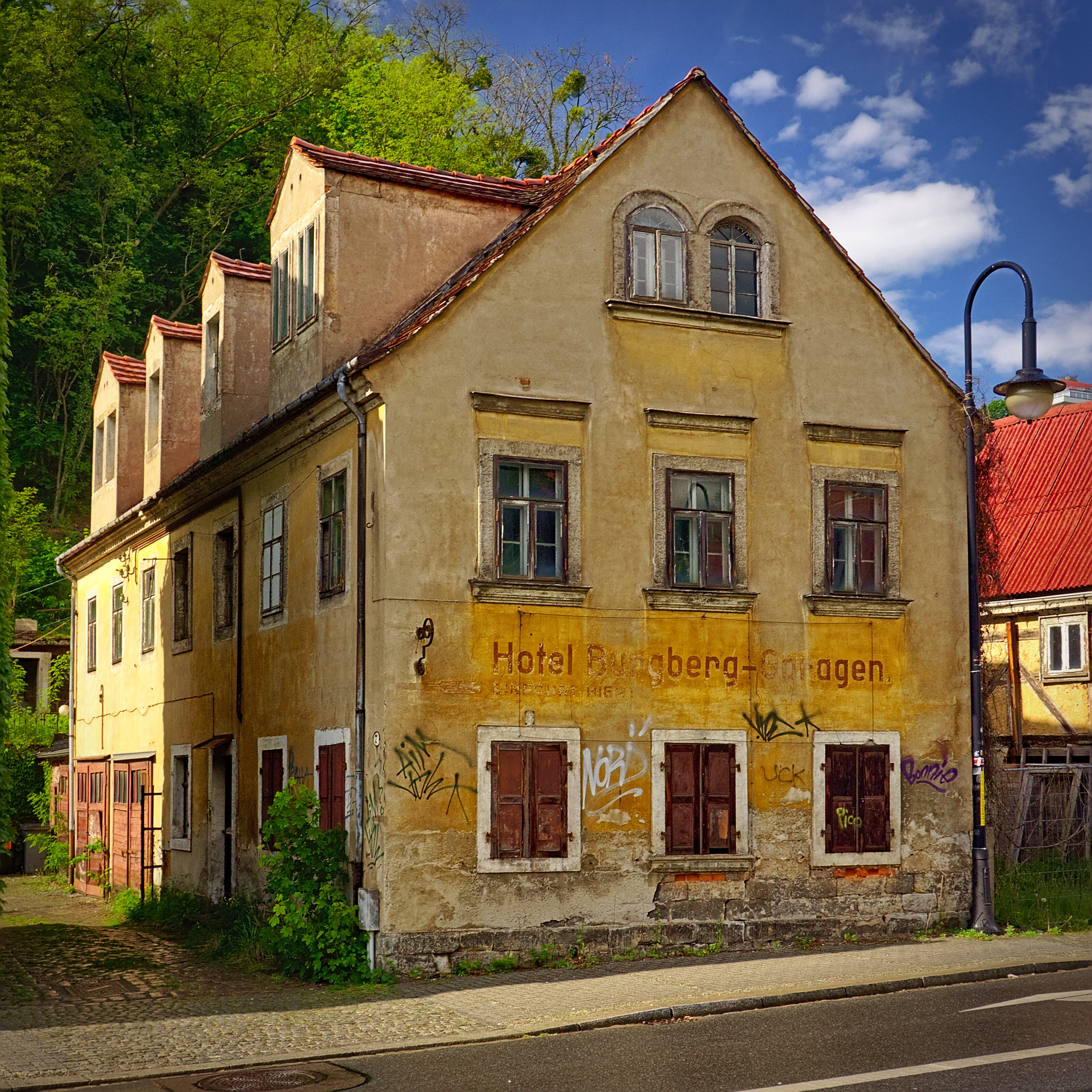 Hotel Burgberg-Garagen