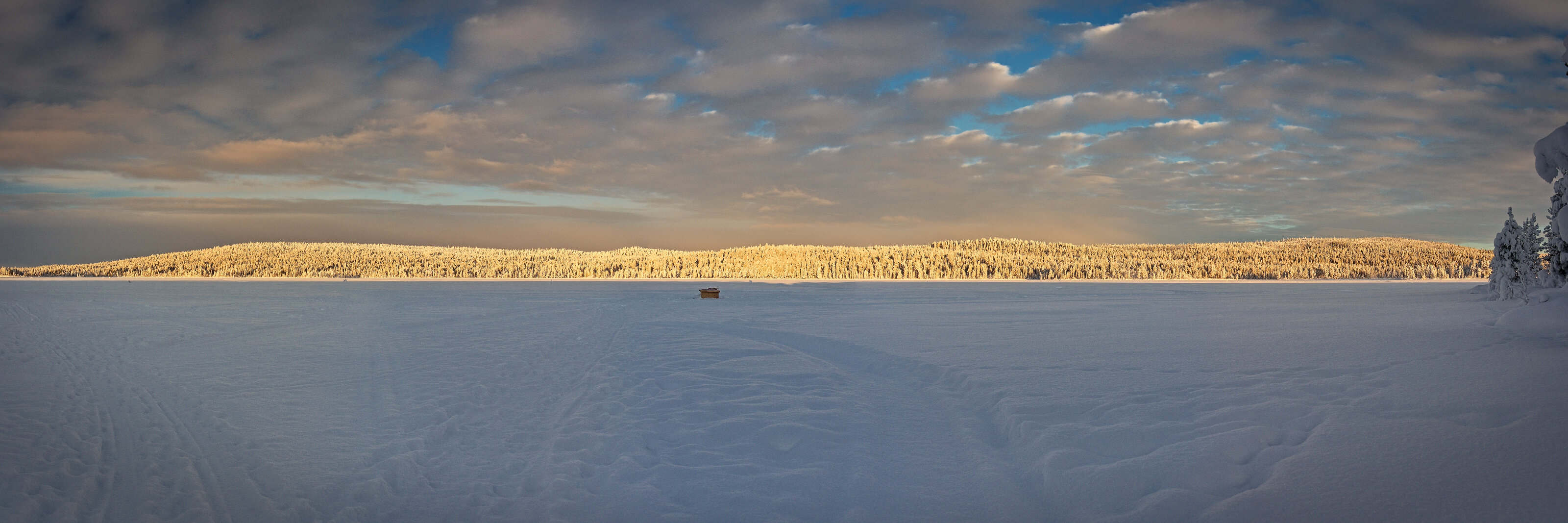 Sunrise Panorama over Lake Väkkäräjärvi